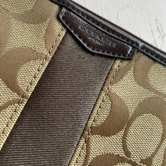 Coach Designer Zip Wristlet Signature Fabric Cream and Brown - Picture 2 of 3